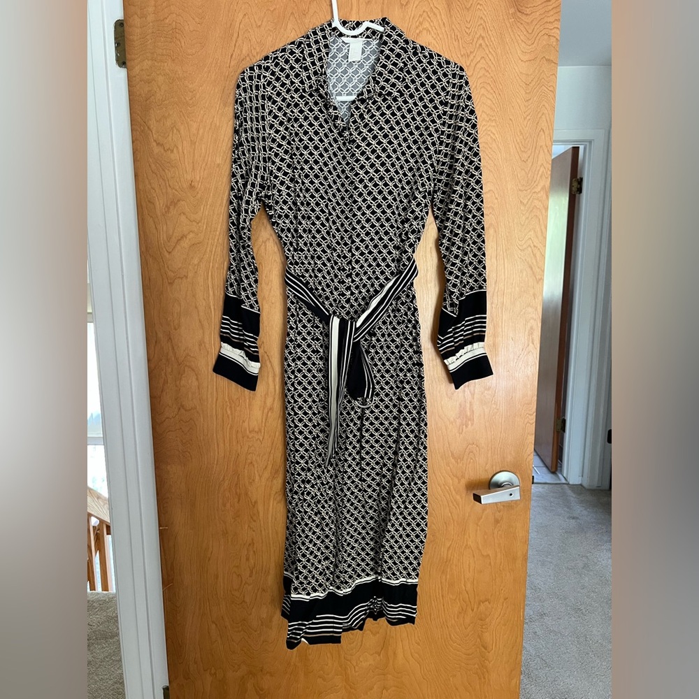 H&M Maxi Button Down Shirt Dress-Black and White Patterned with Belt